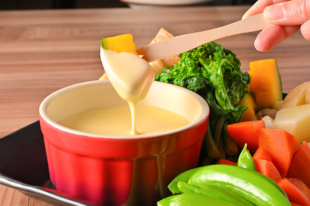 「チーズフォンデュ」＜期間：2026年2月1日〜28日＞【【2,400円〜】ステーキ・海鮮丼・ご当地グルメなど豪華メニューが食べ放題！「神戸ポートタワーホテル」で北海道を味わう贅沢ビュッフェ開催！】