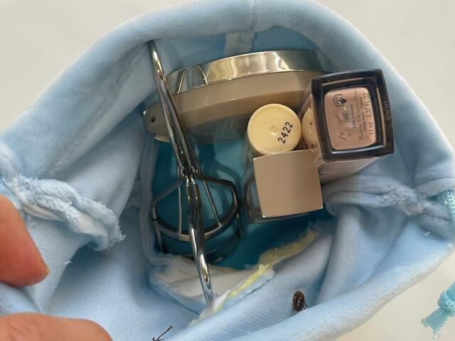 【すみっコぐらしののびのびお片付け巾着 ぺんぎん(本物)】メイク道具を詰めてみた!