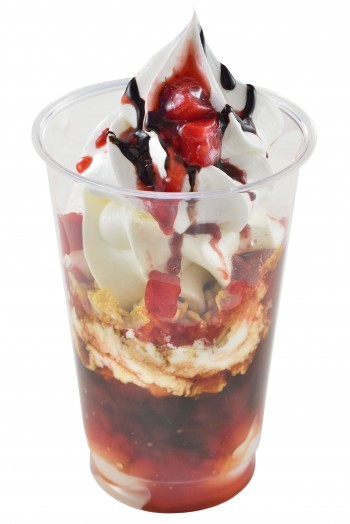 黒みつ白玉&ストロベリーゼリーサンデー ¥500