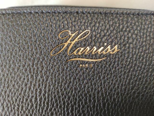 高級感のあるロゴつき