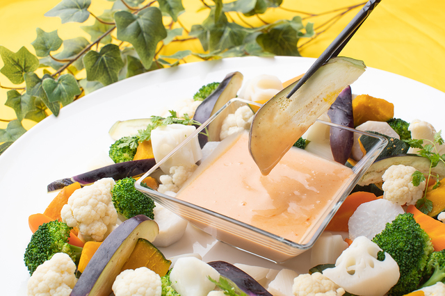 秋野菜のバーニャカウダー　コチジャン仕立て