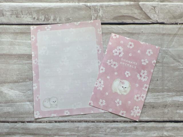 桜柄にお花見を楽しむポメラニアンのイラスト入り♪