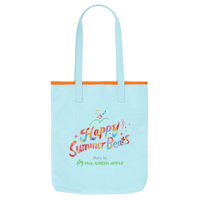 トートバッグ 3,500円｜東京ディズニーリゾート スペシャルイベント「サマー・クールオフat Tokyo Disney Resort」Mrs. GREEN APPLEコラボグッズ｜販売店舗：東京ディズニーランド「ディズニー＆カンパニー」、東京ディズニーシー「エンポーリオ」｜発売日：2025年7月24日（木）