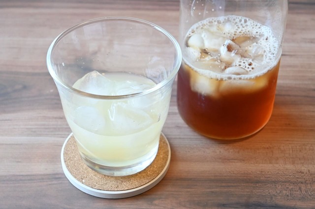 【簡単ティーアレンジ】セパレートティー・グレープフルーツジュースに氷を入れる