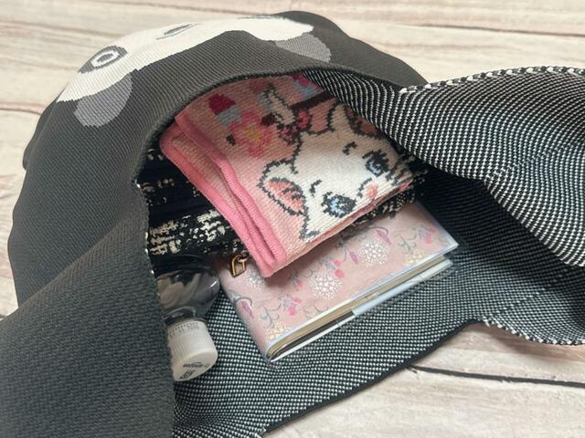 近くのカフェにお出かけするときの荷物をイン!