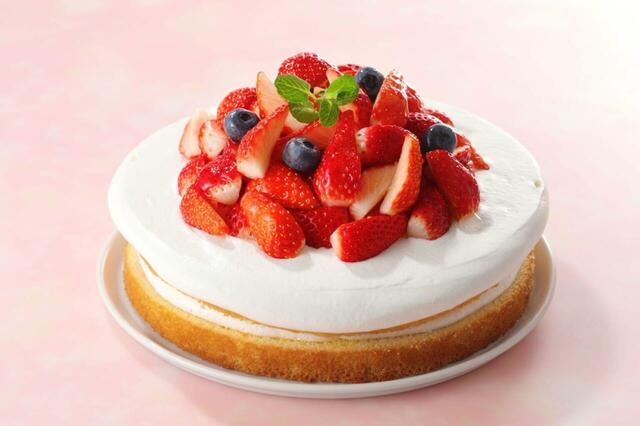 「こぼれいちごのショートケーキ」＜期間：2026年3月20日〜＞【【スイパラ】旬の国産ブランドいちごが食べ放題！春休みはフルパラコースで「フレッシュいちご＆スイーツ」を好きなだけ！】
