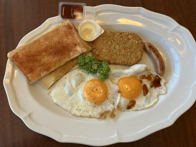 【ロイヤルホスト モーニングプレート(フライエッグ)】サクサクのポテトとウインナーでお腹も満足