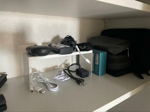 【山崎実業　tower：洗面鏡中 収納ラック 2個組】リビングなどで充電ケーブルなどガジェット系アイテムの保管場所に