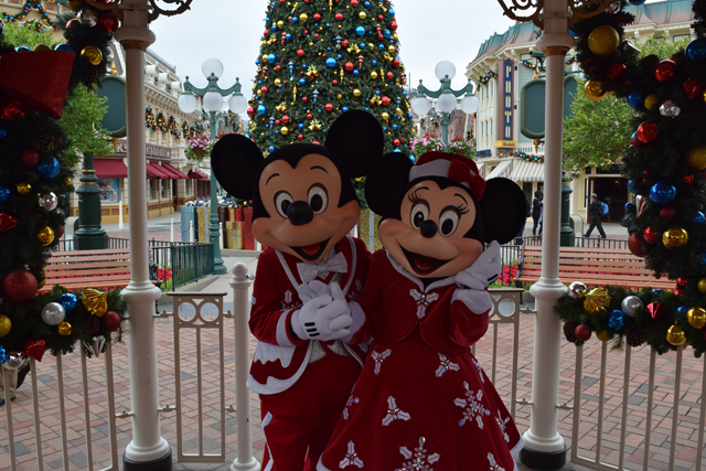 ペアグリーティングも香港の魅力 ©Disney