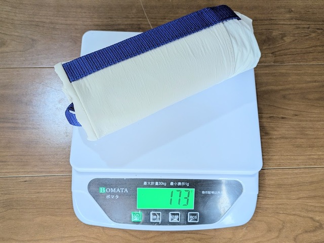 【3COINS セルフレジ用買い物バッグ】重さは約173gと超軽量!(撮影者実測)