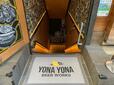 【YONA YONA BEER WORKS 新宿東口店】お店は駅から歩いてすぐ。階段を下って入店します。