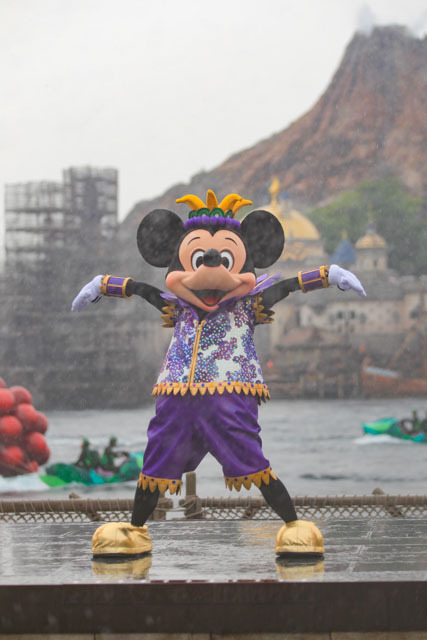 「ミニーのトロピカルスプラッシュ」／TDS「ディズニー・サマーフェスティバル」2015（撮影：YOSHI）