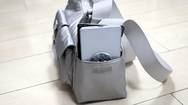 【GU アウトポケットバッグ】どのポケットもスマホを入れるには小さいので、メイン収納に入れましょう