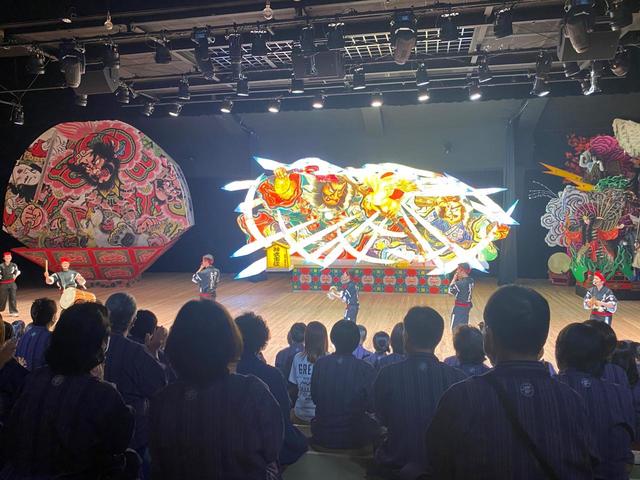 【星野リゾート　青森屋】「みちのく祭りや」。大型の山車が3台も登場