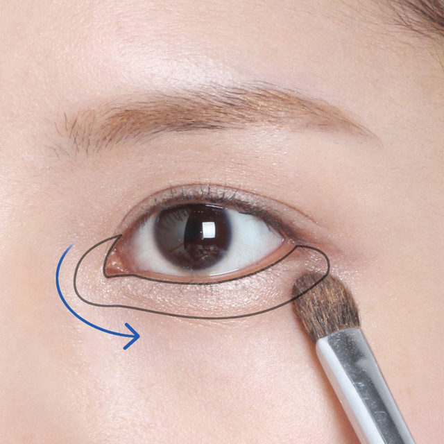 3. Bを目頭から下まぶた全体にON／目頭にハイライトを。両目の間隔が狭い人はこの工程はスキップして。