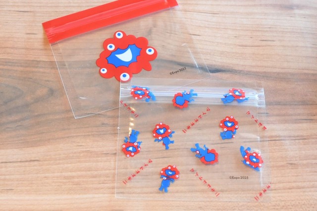 【『ミャクミャク文具缶BOOK』（宝島社）】ジッパーバッグは縦7.5×横9cmのものが2枚
