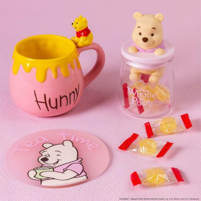 ロフト限定／フィギュア付きマグ 1,980円、キャンディボトル 1,650円、ラバーコースター  990円