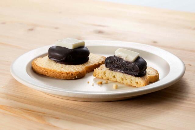 「コメダ珈琲店の小倉トーストサブレ」＜4個入　842円（本体価格780円）、8個入　1,620円（本体価格1,500円）＞