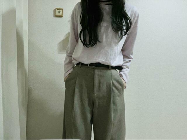 【UNIQLO　ブラッシュドジャージータックワイドパンツ】薄手のロンTとスッキリコーディネート