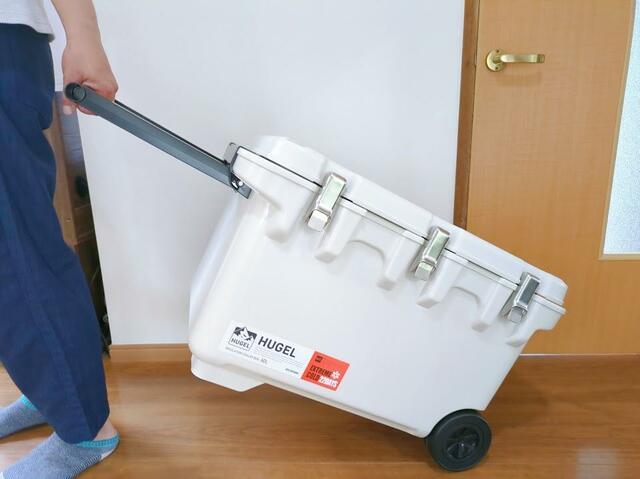 【アイリスオーヤマ HUGEL 真空断熱クーラーボックス60L】持ち運びに便利なハンドル・キャスター付き！