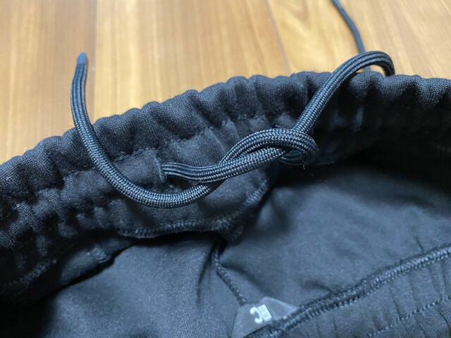 【ユニクロC　スウェットワイドパンツ】ウエストは腰紐でフィット感を調節可能です