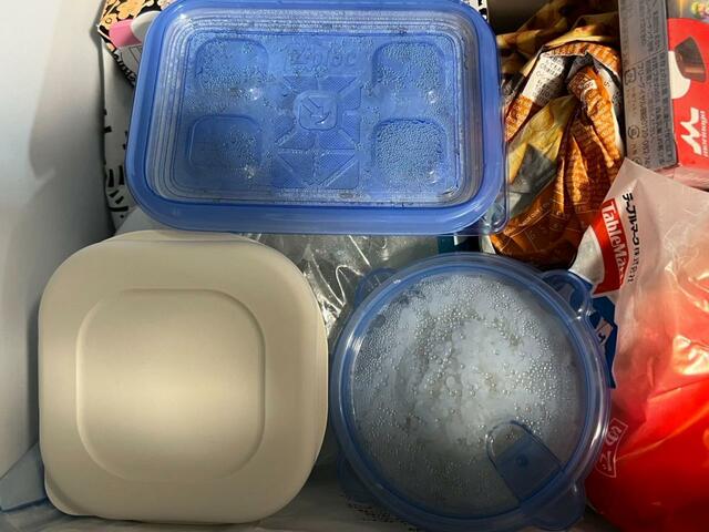 【冷凍ご飯容器】冷凍庫に保存。すべてコンパクトなので、三膳分いれても邪魔になりません