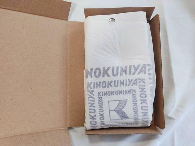 チラリと覗くロゴがオシャレ