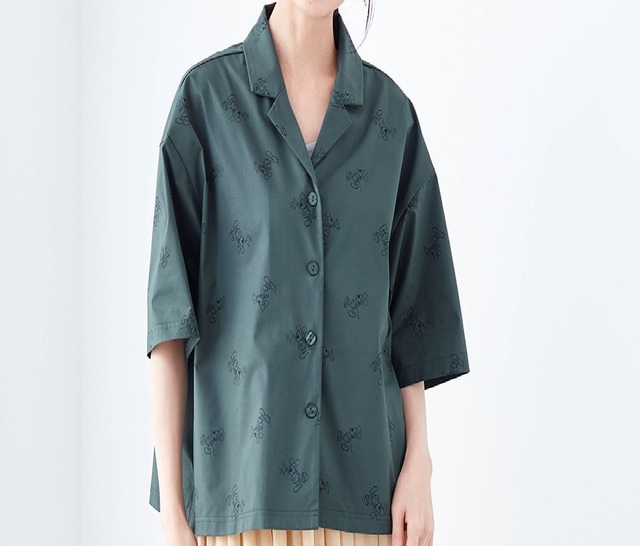 夏にうれしい機能いっぱいストレッチシャツ「ミッキーマウス」|¥5,990 (税込)