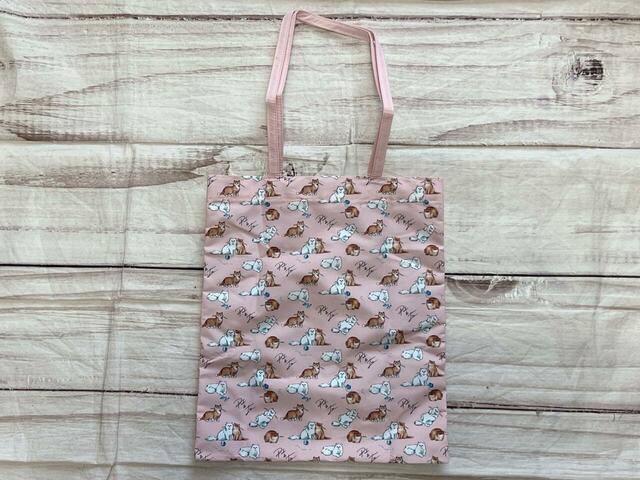 バックももちろん総柄！