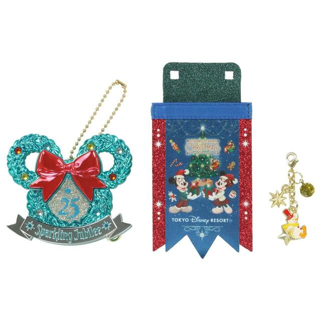 ジュビリーバッジセット 2,500円|東京ディズニーリゾート「ディズニー・クリスマス」スペシャルグッズ|販売店舗:東京ディズニーランド「ディズニー&カンパニー」、東京ディズニーシー「ガッレーリア・ディズニー」|発売日:2026年11月10日(火)