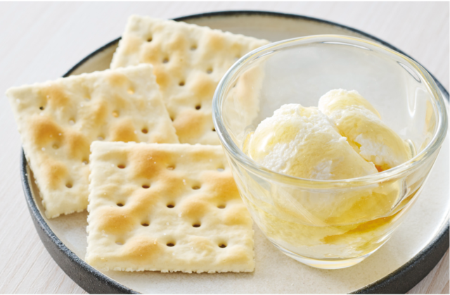 新グランドメニュー： はちみつレモンのクリームチーズカナッペ