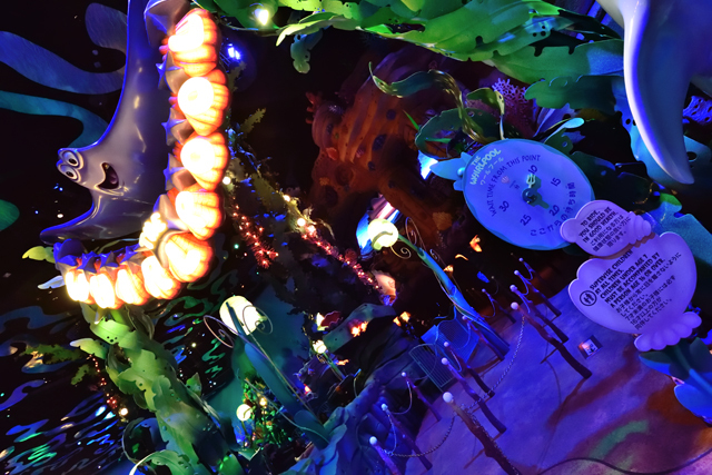 [11時33分]「ワールプール」10分待ち ©Disney