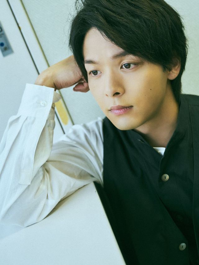 中村倫也 撮影／友野雄