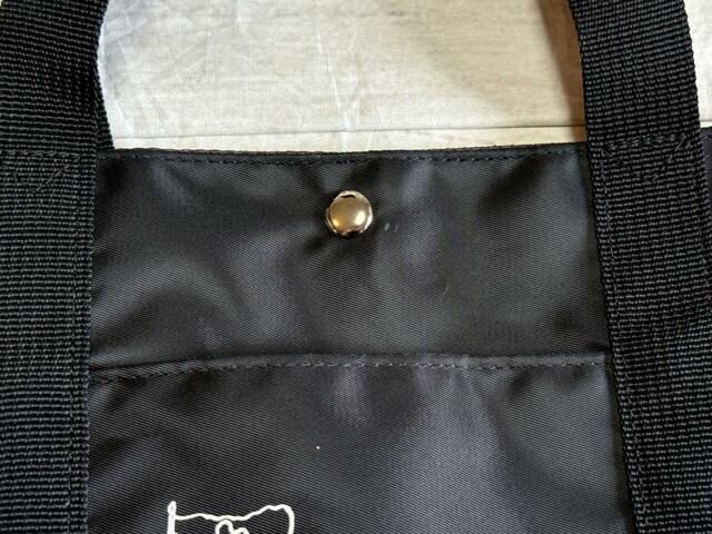 豊富なポケットが推しポイント！正面に1つついています