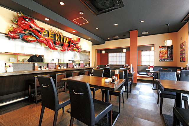 北京本店（愛知／安城）　内観　カウンター席からは調理場の様子を見ることもできる