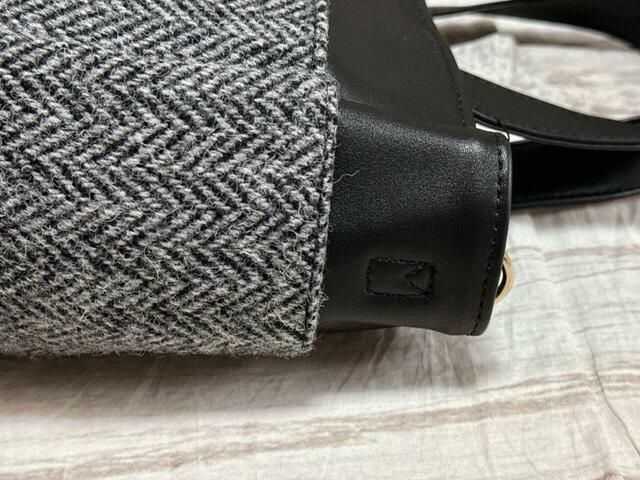 両側面にポケット付き。小物の収納に便利！