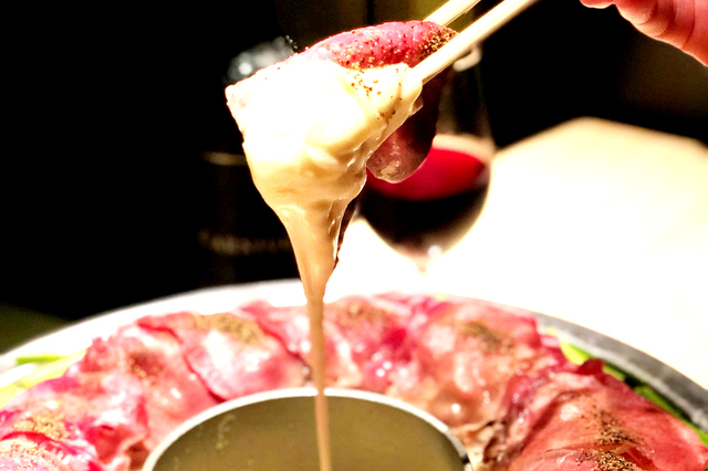 牛タンの炙り＆ローストビーフのチーズフォンデュ食べ放題