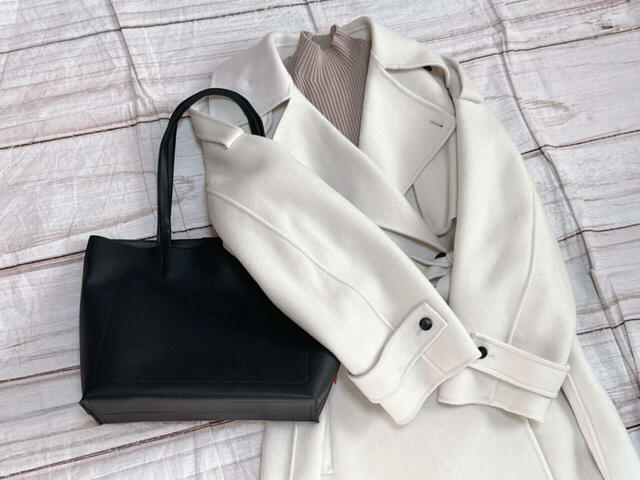 お仕事コーデに合わせてみました。キャラクターデザインでもシンプルなので、オフィススタイルにも合います♪