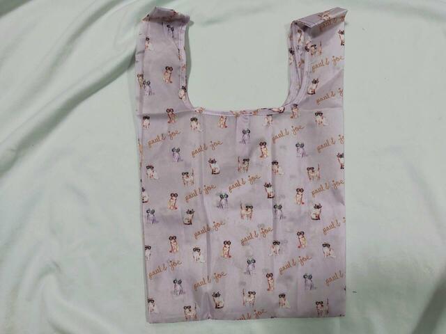 裏側はロゴタグなし