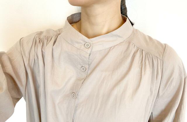 【DAY CLOSET 羽織れる2WAYパフスリーブナチュラルフレアシャツワンピ】きちんと感のあるノーカラーデザイン