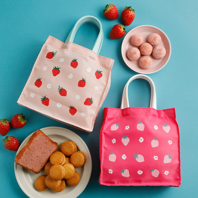 紀ノ国屋　いちごスイーツバッグ（薄ピンク、濃ピンク）￥1,652（税込）