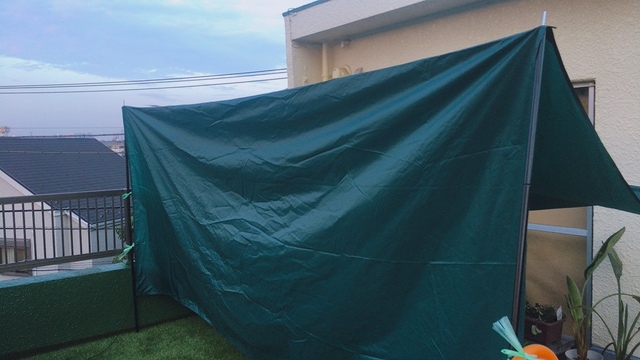 【ワークマン BASICスクエアタープ】初心者でも20分ほどで簡単に設置できる