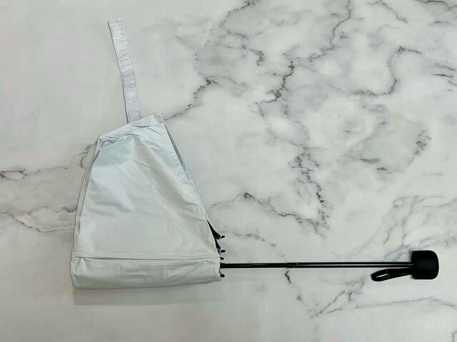 【美白肌モデル辻元 舞プロデュース! SUN DEFENCE 100%遮光日傘BOOK 涼しさアップのWHITE ver.】中棒を2段階伸ばすとこんな感じ！