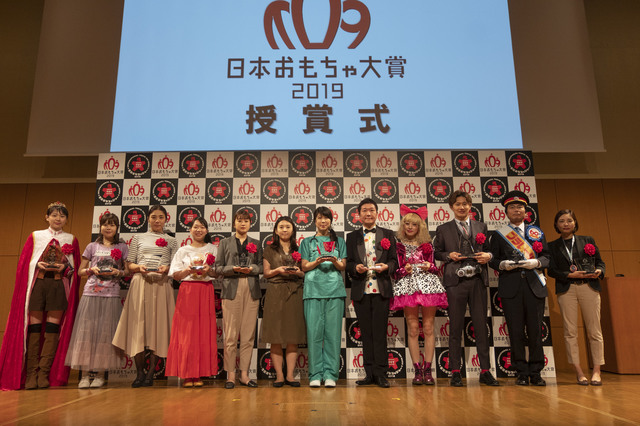 登壇した受賞商品担当者　撮影：荒熊流星