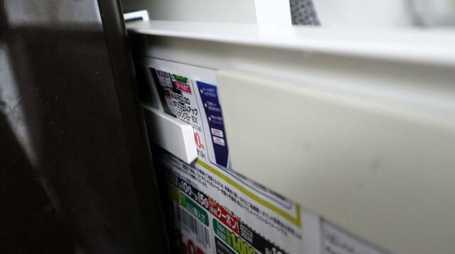 【山崎実業 tower 冷蔵庫横隠せるスライドスチールパネル】パネルに付けるマグネットは薄めのものを選びましょう