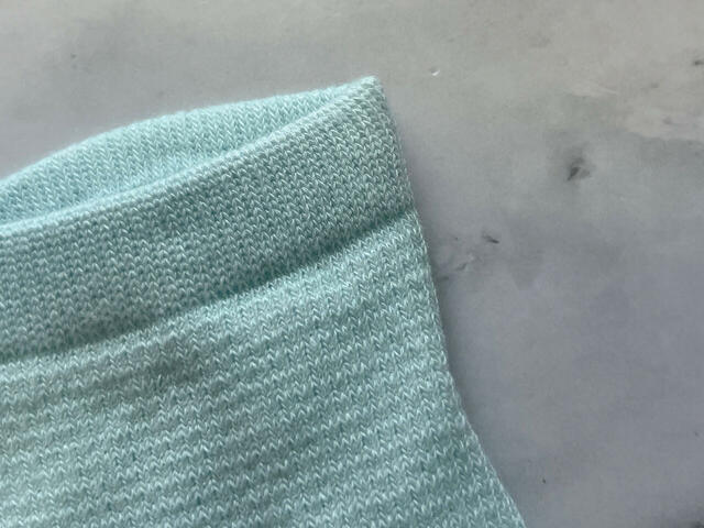 カラーはライトブルー！ハチワレカラーです