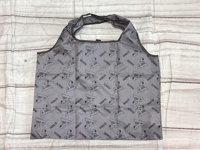 背面ももちろん総柄仕様