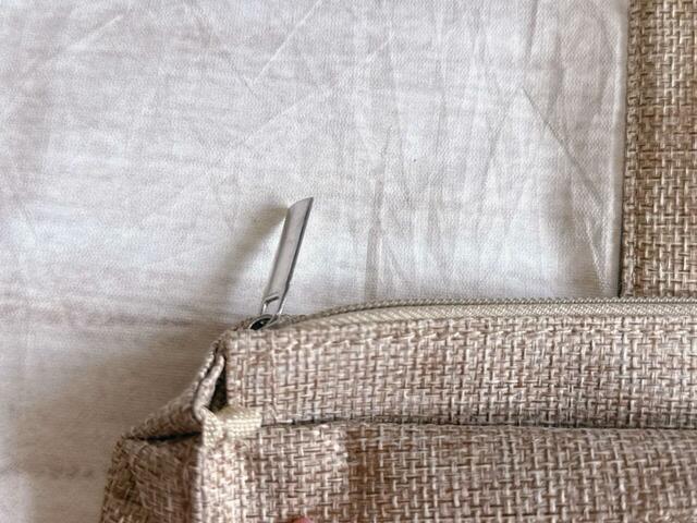 【カルディ　レモンバッグ】ファスナーで開閉する仕様です