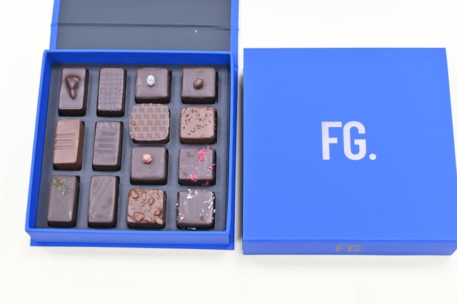 【高島屋 アムール・デュ・ショコラ】パッケージの青が美しい「ファブリス・ジロット」の「コフレ ブルー」