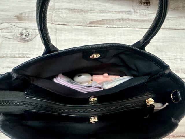 フロント側にはタオルハンカチやイヤホンなど、よく取り出すものを収納